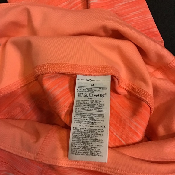 Old Navy Active Crop Leggings with pockets Size M - Picture 6 of 6